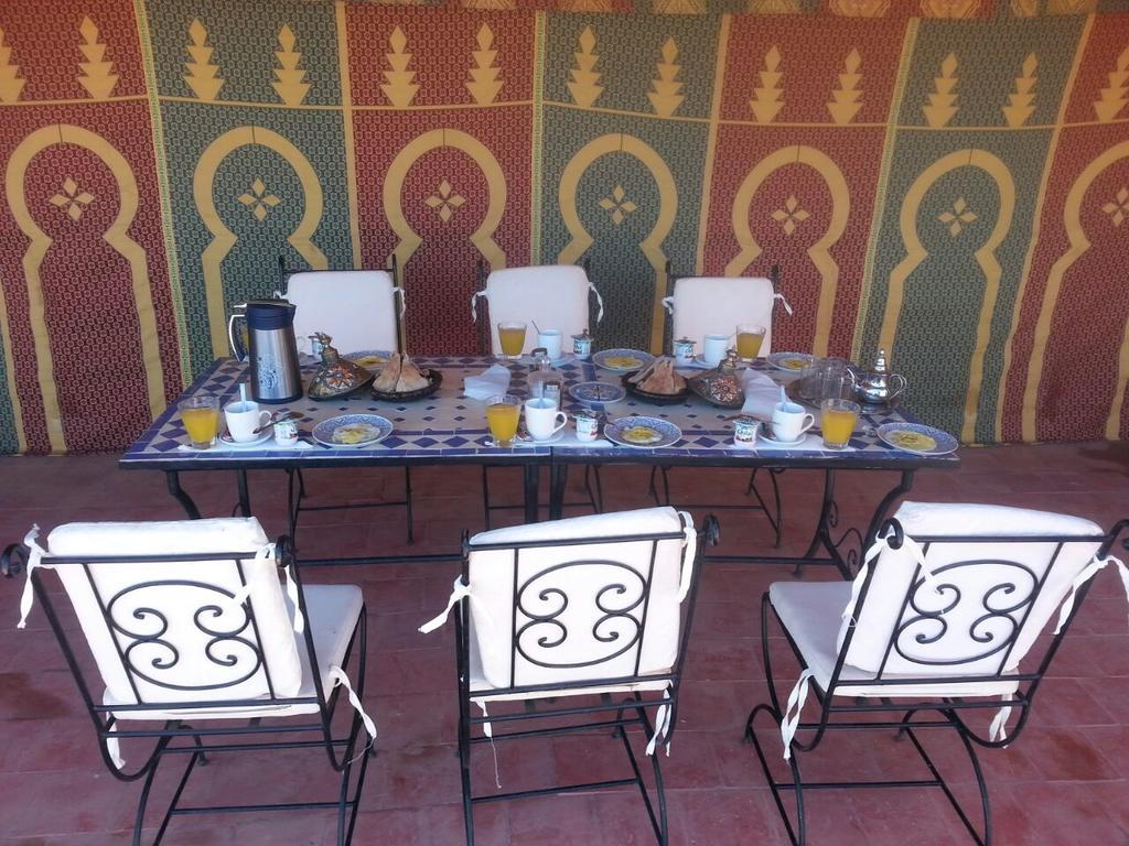 Hotel Dar Ilyana Ait Tiourhza Exterior foto